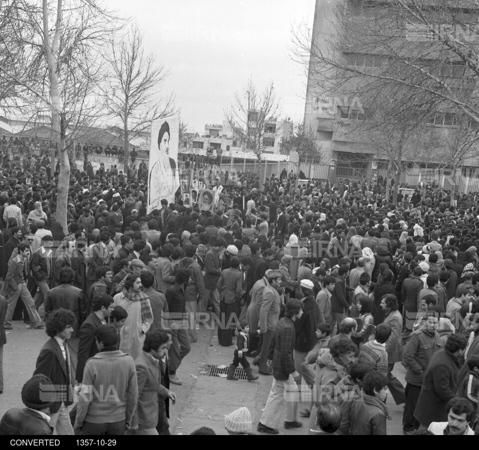 مروری بر روزهای انقلاب - راهپیمایی مردم در روز اربعین 29 دی 1357