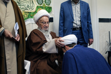 Iran : cérémonies de remise des turbans aux étudiants de l'école de théologie de Qom 