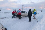۵۱ خودرو گرفتار در برف و کولاک در باروق نجات یافتند