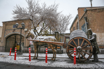 Caída de nieve otoñal en Tabriz