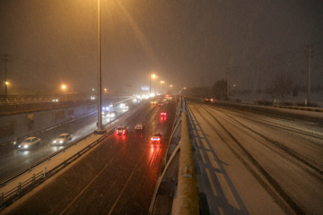 La nieve otoñal cubre de blanco Mashhad