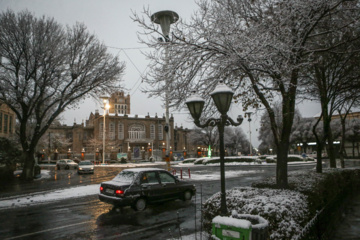 Caída de nieve otoñal en Tabriz