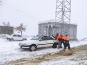 ۳۰۰ خودرو گرفتار شده در برف محور بیجار رهاسازی شد