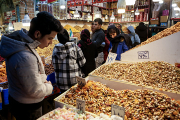 Compras para la noche de Yalda en Teherán