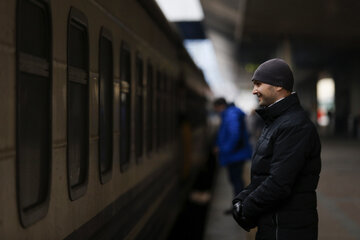 Los residentes de Kiev se refugian en las estaciones de metro