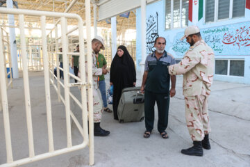 Iran, Iraq interior ministers visit shared border point