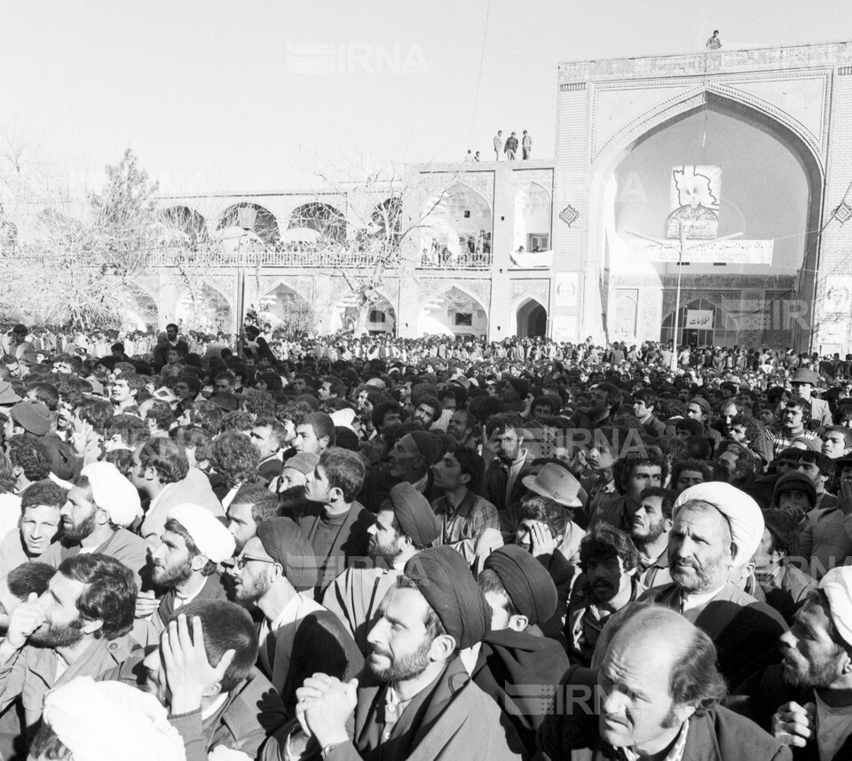 ورود امام خمینی به قم و سخنرانی در مدرسه فیضیه قم