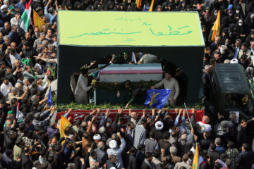 Ceremonia fúnebre en Mashhad por el general Nilforushan