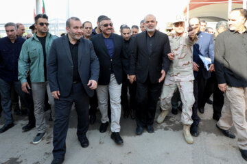 Iran, Iraq interior ministers visit shared border point