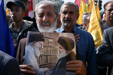 Ceremonia fúnebre en Mashhad por el general Nilforushan