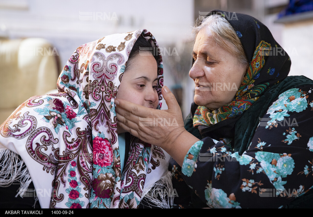 «خاله رحیمه» ؛ احیاگر هنر جاجیم بافی روستای زیارت