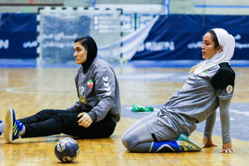 Entrenamiento del equipo femenino iraní de balonmano 
