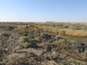 لایروبی و روان سازی بستر رودخانه زاینده رود حد فاصل روستای "قورتان" به سمت ورزنه و تالاب بین‌المللی گاوخونی به طول ۲۳ کیلیومتر بصورت پیوسته و بر اساس اولویت‌ها/ شهریور 1400