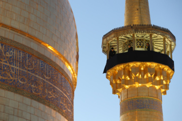 Servants change dome flag at Imam Reza (AS) shrine