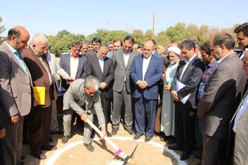  استاندار خراسان رضوی کلنگ ساخت یک مجتمع گلخانه ای را بر زمین زد