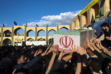 Ceremonia de recibimiento de 8 mártires desconocidos de la Defensa Sagrada en Yazd