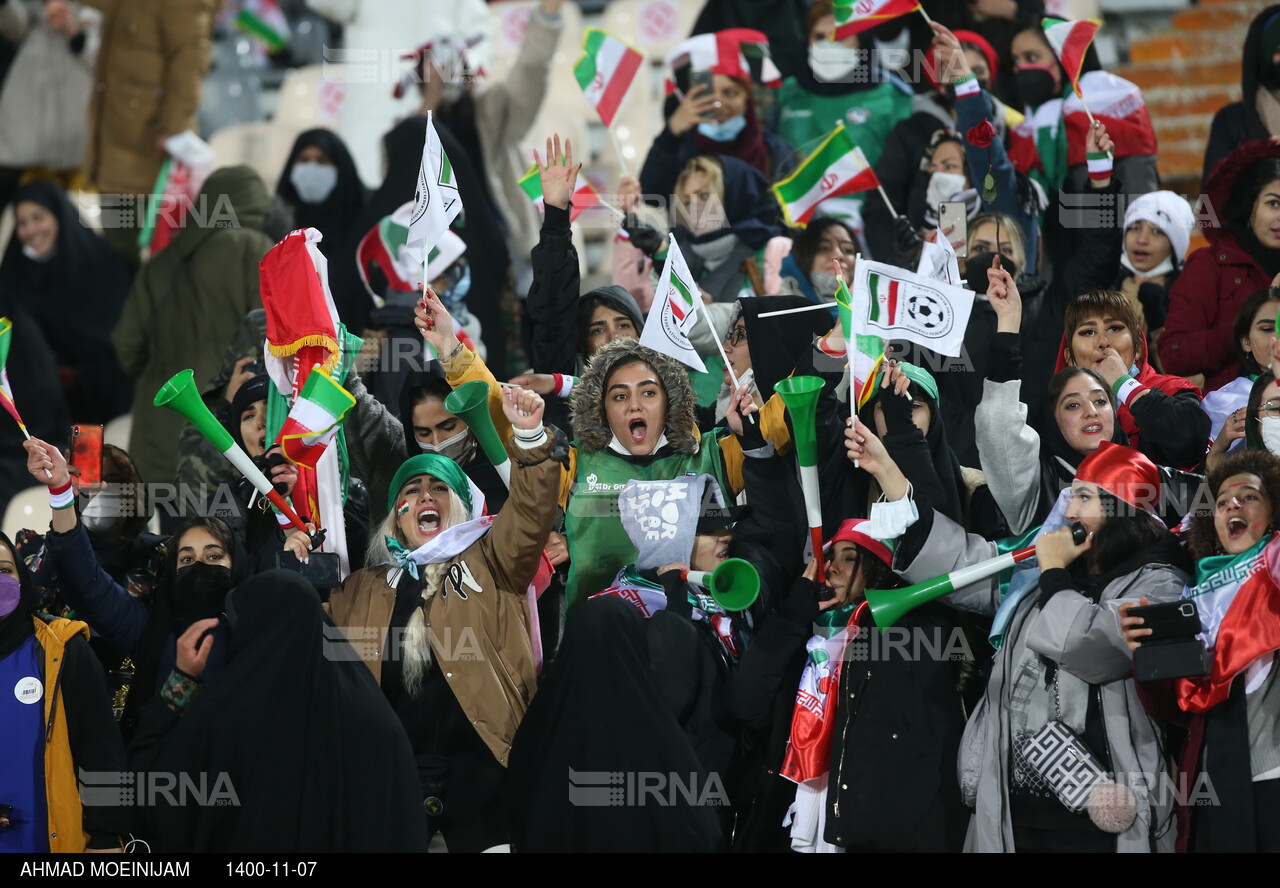 شادی در ورزشگاه آزادی پس از صعود به جام جهانی ۲۰۲۲ قطر