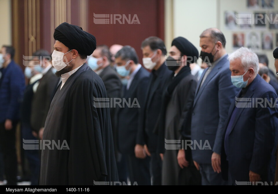 تجدید میثاق وزیر خارجه و هیات همراه با آرمان های امام (ره)