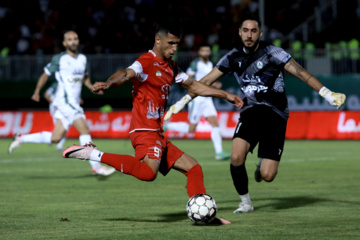 Premier Football League; Persepolis versus Zob Ahan