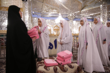 Iran : La « fête des anges » au sanctuaire de l'Imam Reza (P)