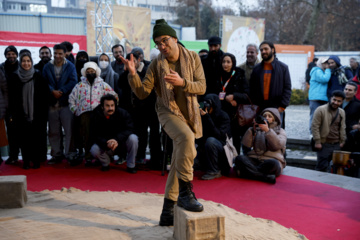 Spectacles de rue du Festival de Théâtre Fajr 2025 - Jour 6