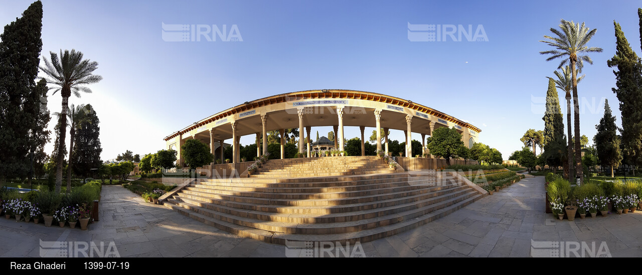 دیدنیهای ایران - آرامگاه حافظ شیراز