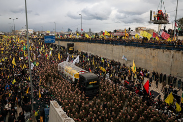 En images : les temps forts des funérailles des martyrs Nasrallah et Safieddine