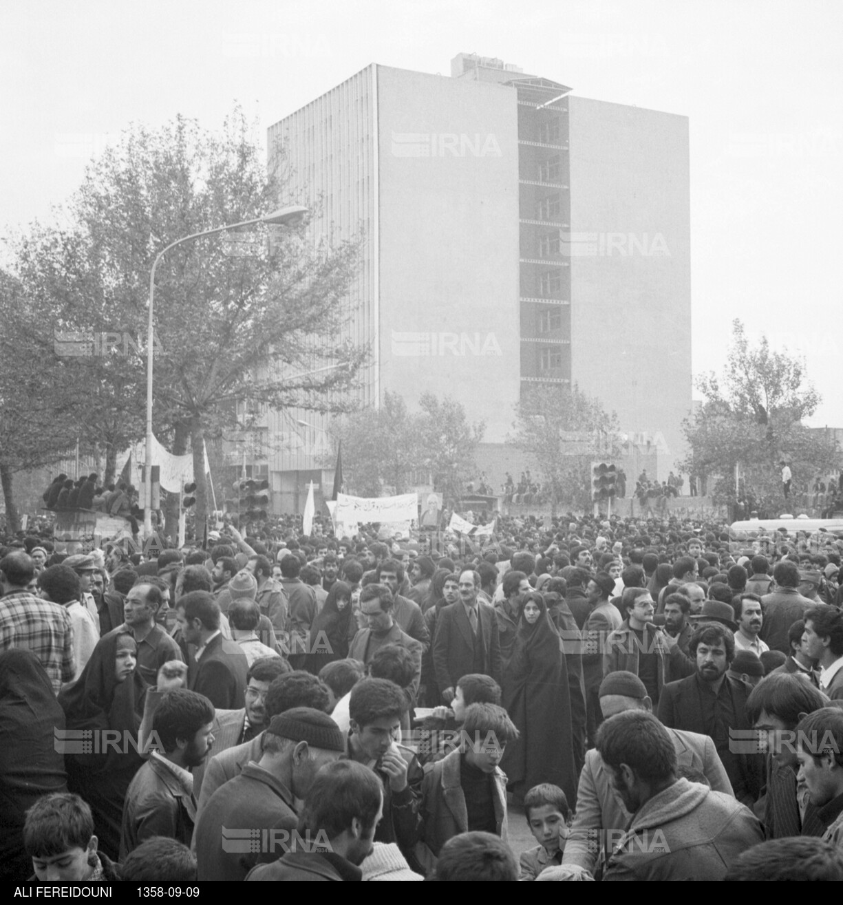 راهپیمایی مردم تهران و نماز جمعه در روز عاشورای حسینی