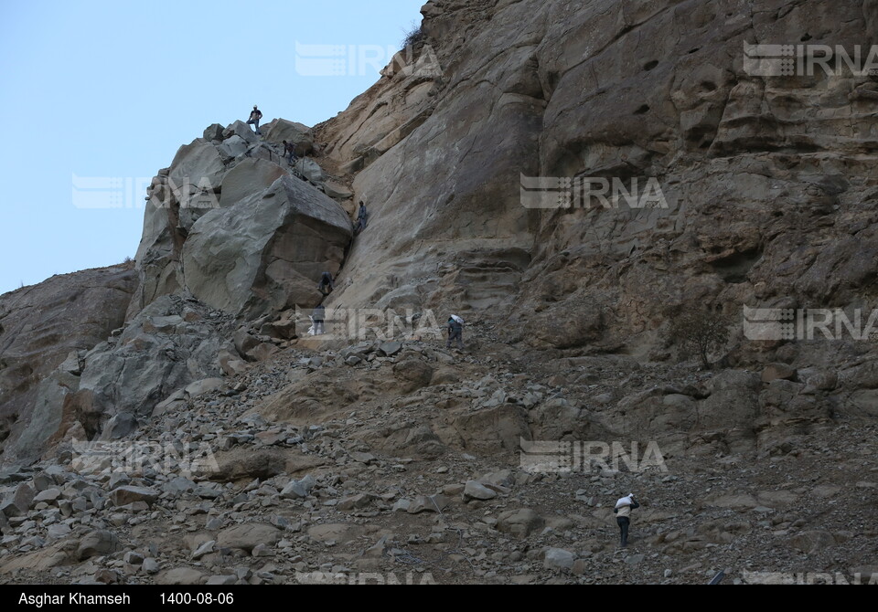 انفجار صخره ۵۰۰۰ تُنی در آزادراه تهران-شمال