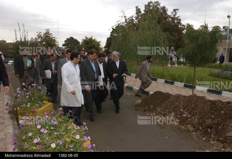 بازدید معاون اول رییس جمهوری از بیمارستان شهدای تجریش