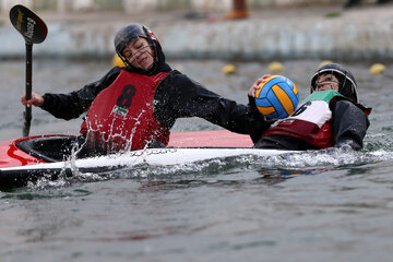 Liga Premier de Barco Dragón y Kayak Polo femenino