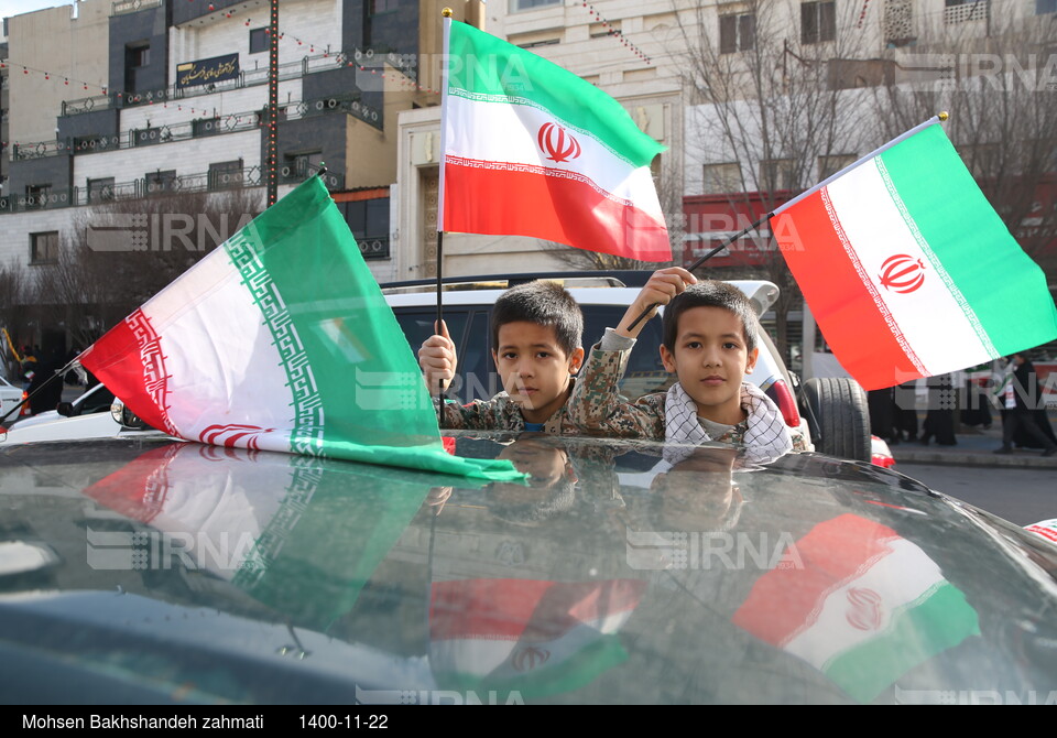 حضور دهه نودی‌ های مشهد در جشن انقلاب