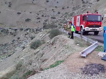 یک مینی‌بوس حوالی روستای سرآقاسید کوهرنگ واژگون شد